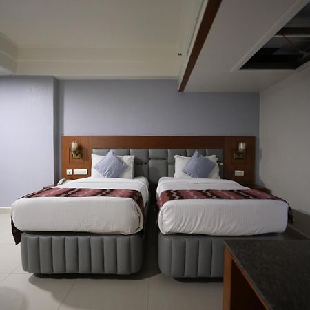 Eastin Hotels Hyderabad Exterior foto