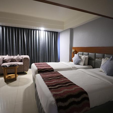 Eastin Hotels Hyderabad Exterior foto