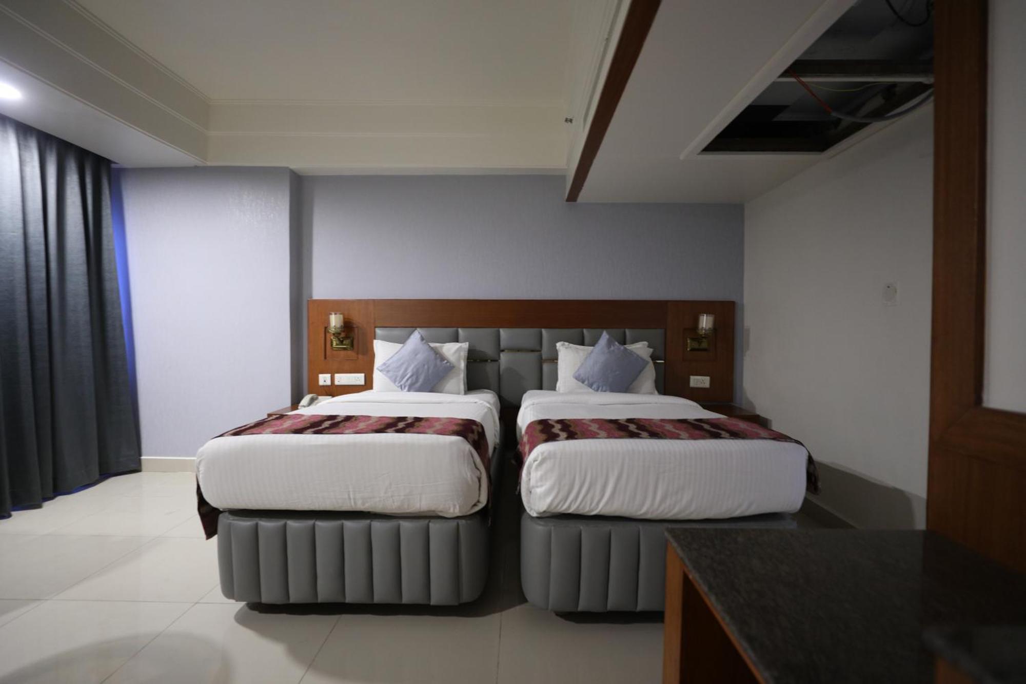 Eastin Hotels Hyderabad Exterior foto