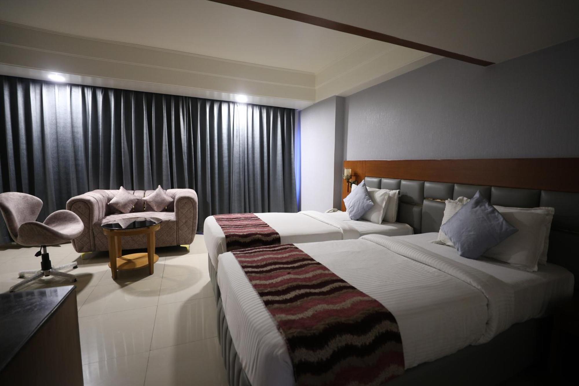 Eastin Hotels Hyderabad Exterior foto