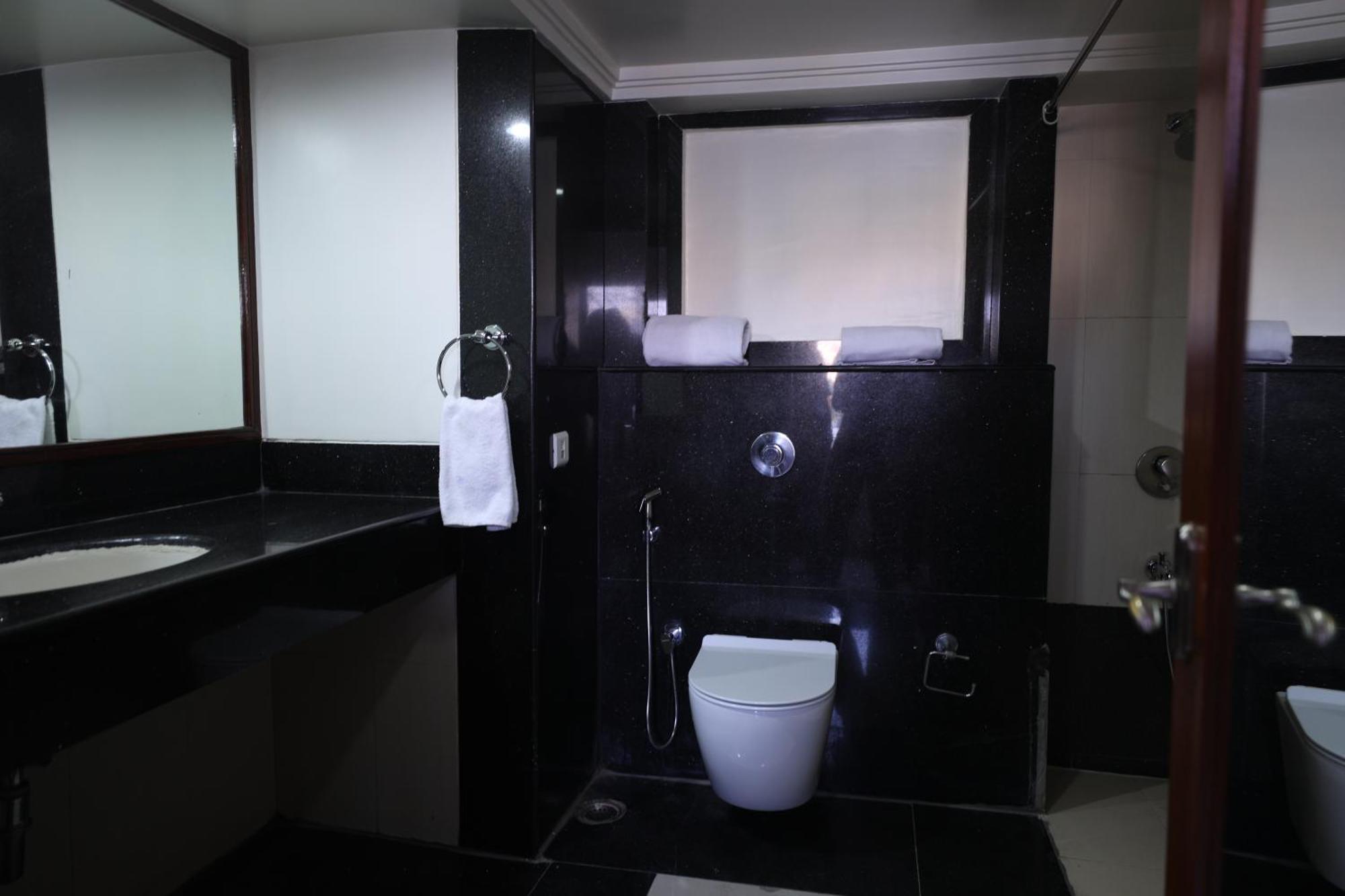 Eastin Hotels Hyderabad Exterior foto